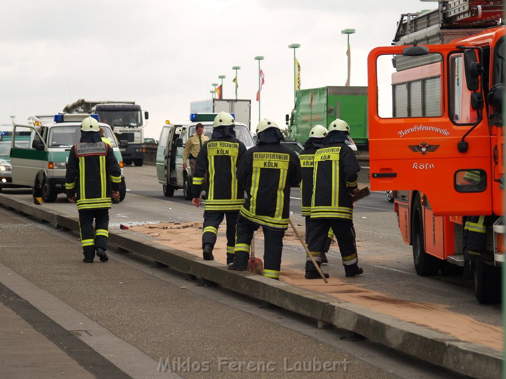 VU Transporter Lkw Zoobruecke Rich Koeln    P16.JPG